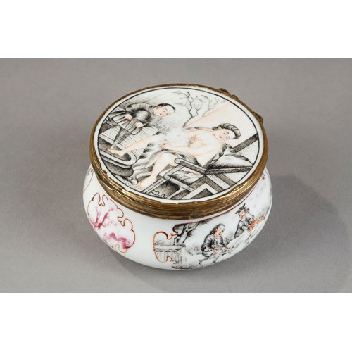 Small porcelain box decorated with a naked woman and a young servant in grisaille scene inspired by Claude Duflos father - Gilded metal mount
